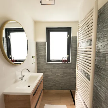 Holiday home 6p Vrijstaand Met Royale Tuin En Hottub Ewijk