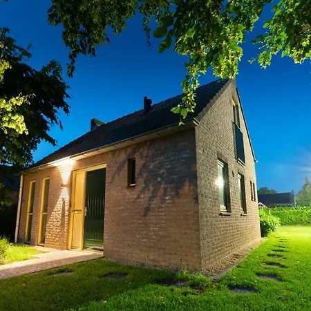 6p Vrijstaand Met Royale Tuin En Hottub