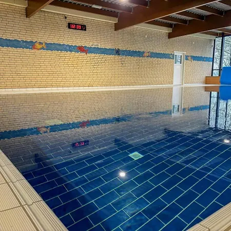 Semesterbostad Goldenescape 6p Vip Met Royale Tuin En Hottub