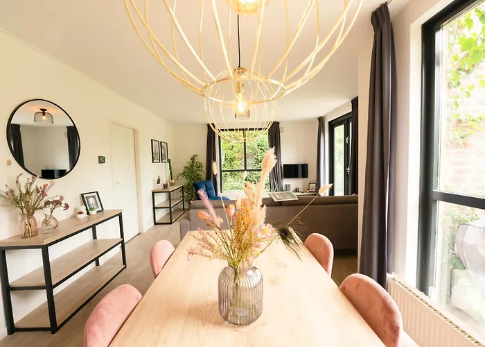 Goldenescape 6p Vrijstaand Met Royale Tuin En Hottub Ewijk