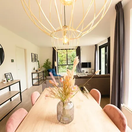 Goldenescape 6p Vrijstaand Met Royale Tuin En Hottub Ewijk