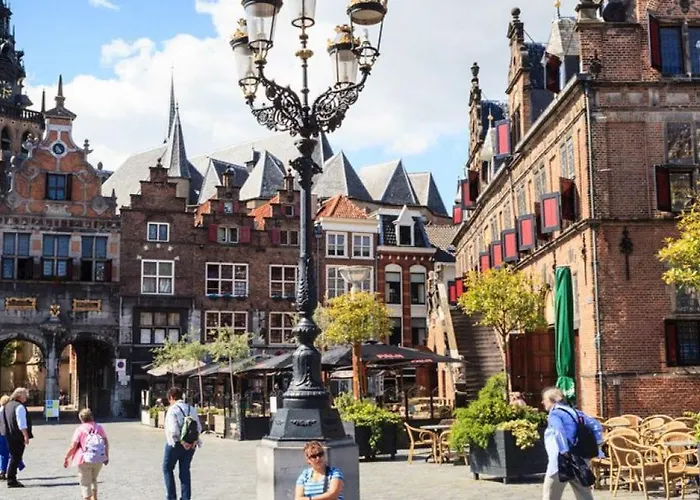 Goldenescape 6p Vrijstaand Met Royale Tuin En Hottub Feriehus